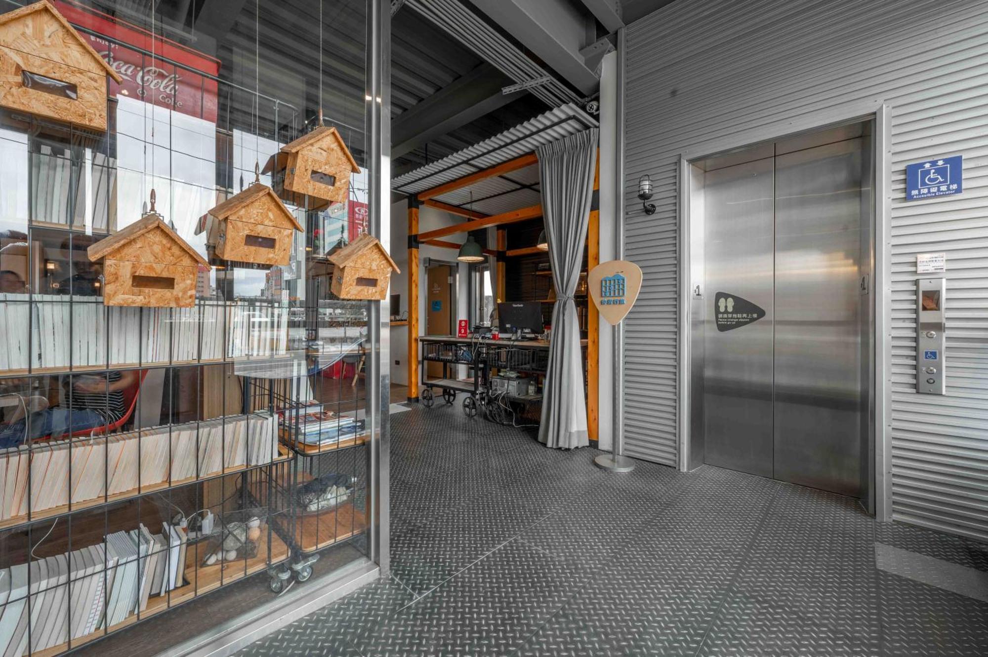 Light Hostel Hualien Exterior photo